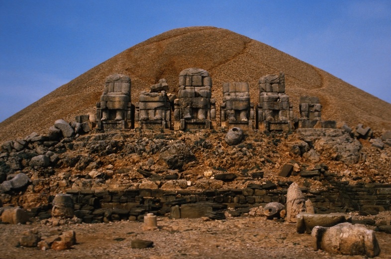 Ein Berg als Grabmal für Antiochus I
